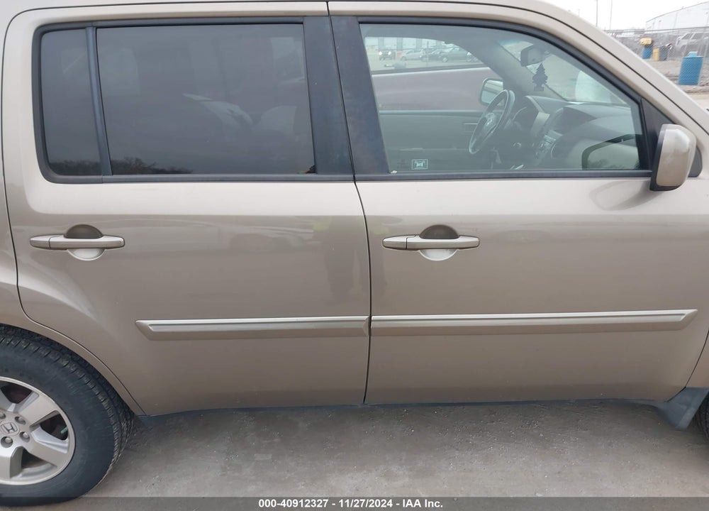 2011 HONDA PILOT EX-L VIN: 5FNYF4H54BB051028
