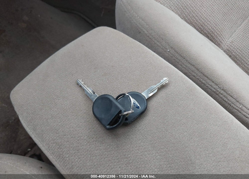 2002 FORD TAURUS SES VIN: 1FAFP55282A204481