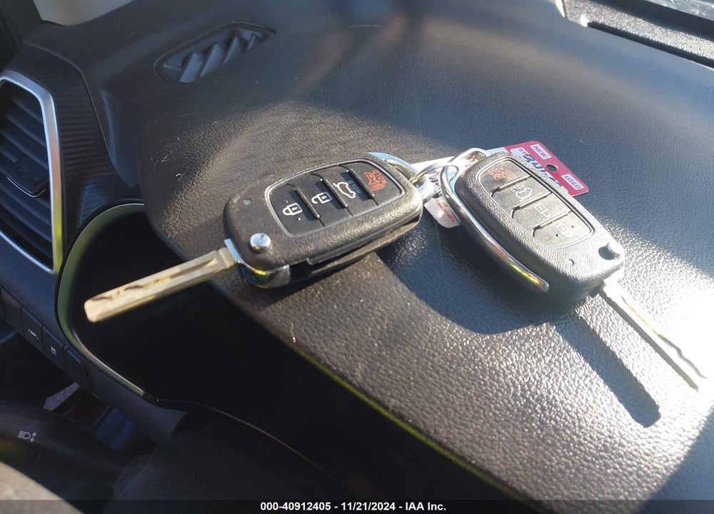 2020 HYUNDAI TUCSON SE VIN: KM8J23A47LU240270