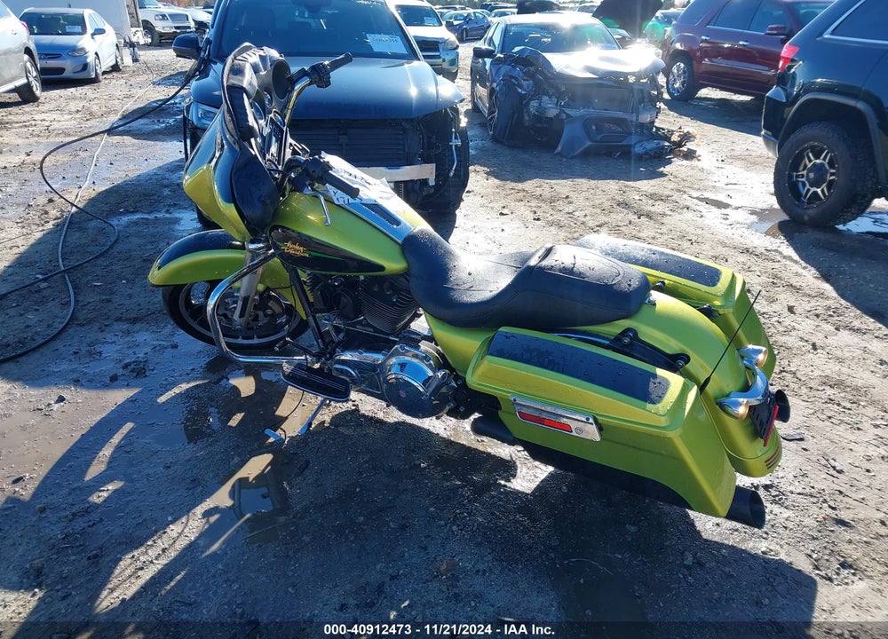 2011 HARLEY-DAVIDSON FLHX VIN: 1HD1KB419BB647614