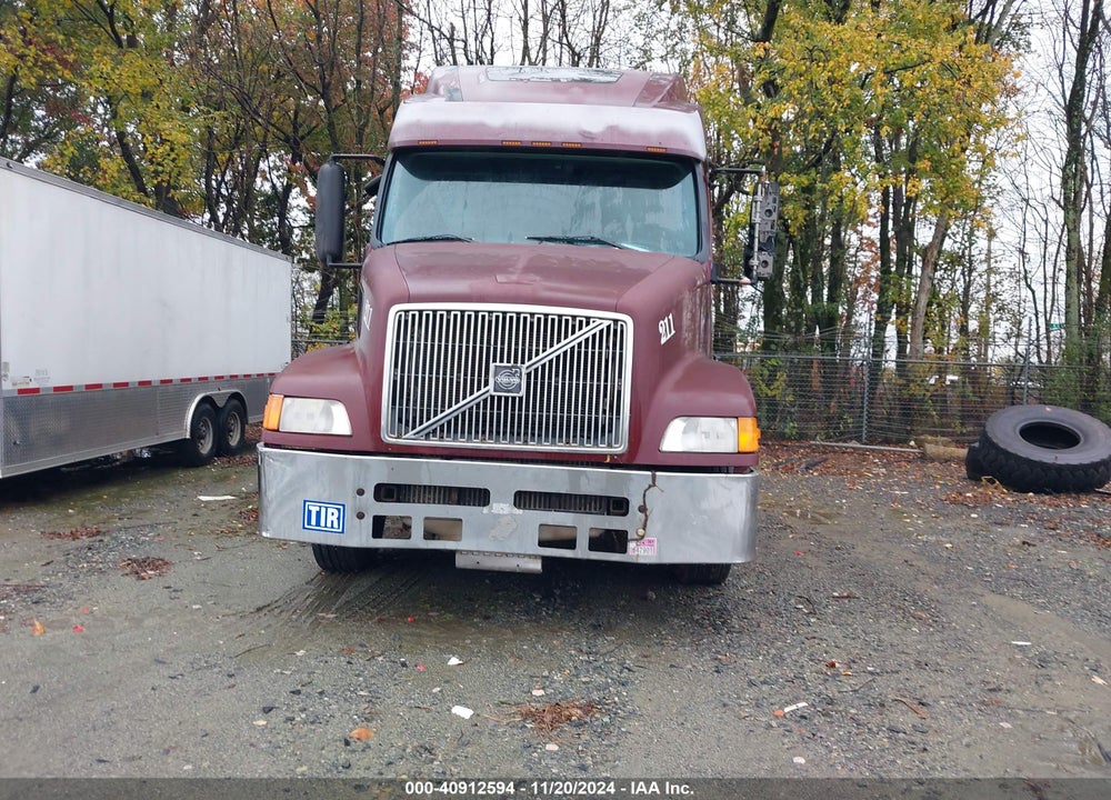 2000 VOLVO VN VIN: 4V4ND3JJ7YN241432