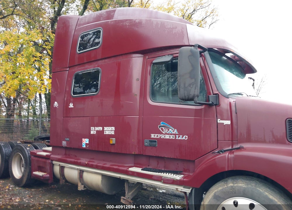 2000 VOLVO VN VIN: 4V4ND3JJ7YN241432