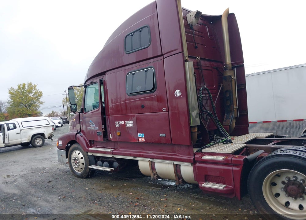 2000 VOLVO VN VIN: 4V4ND3JJ7YN241432