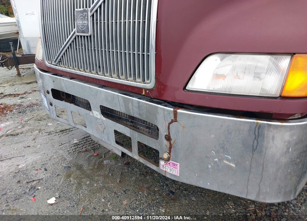 2000 VOLVO VN VIN: 4V4ND3JJ7YN241432