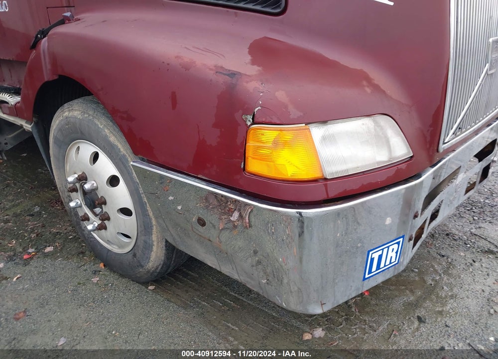2000 VOLVO VN VIN: 4V4ND3JJ7YN241432