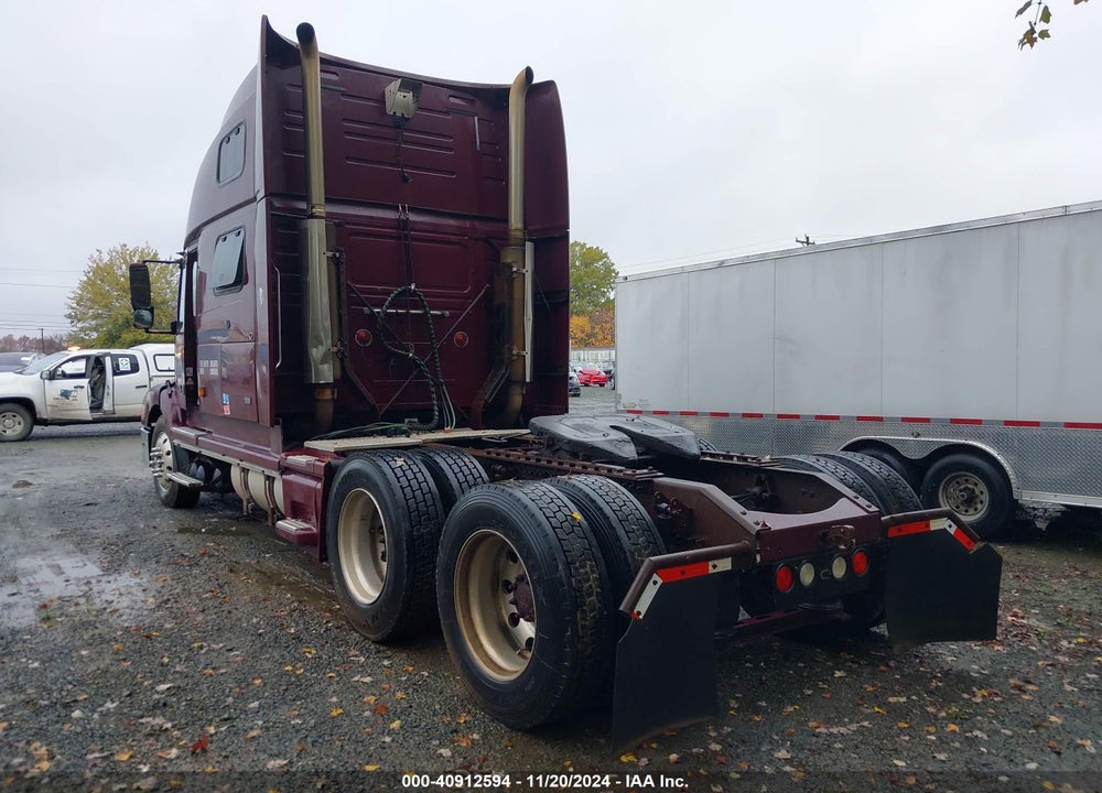 2000 VOLVO VN VIN: 4V4ND3JJ7YN241432