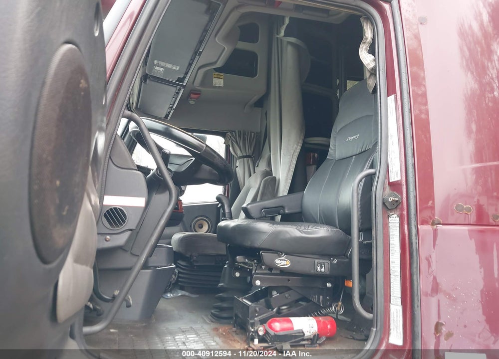 2000 VOLVO VN VIN: 4V4ND3JJ7YN241432