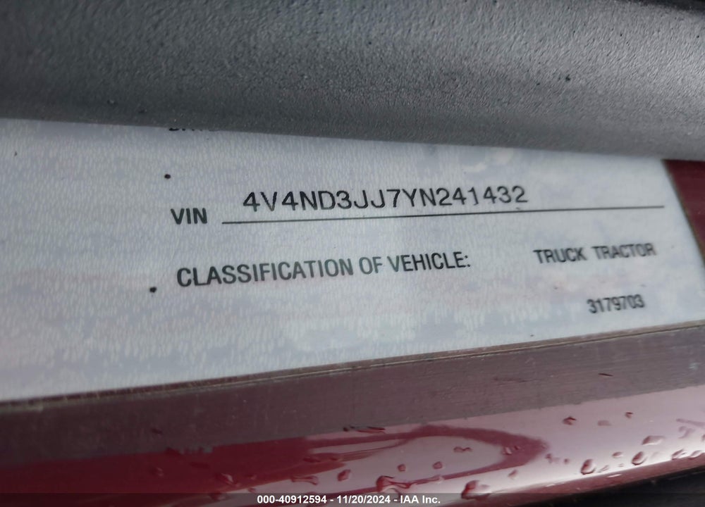 2000 VOLVO VN VIN: 4V4ND3JJ7YN241432