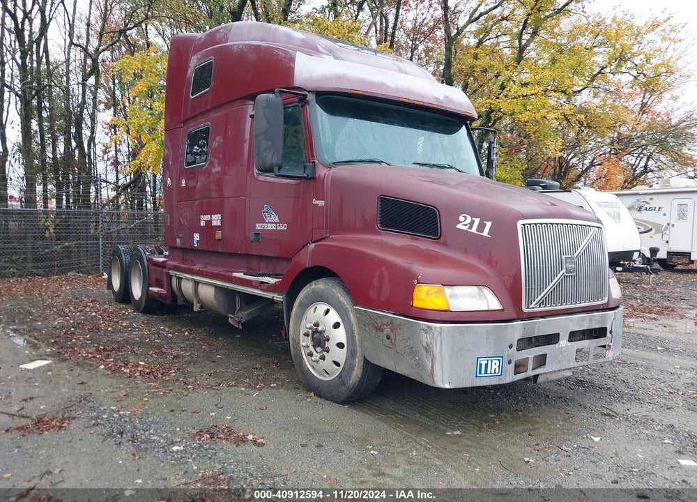 2000 VOLVO VN VIN: 4V4ND3JJ7YN241432