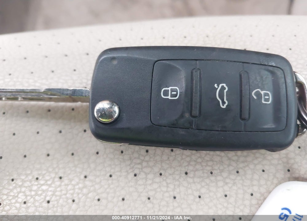 2011 VOLKSWAGEN EOS KOMFORT VIN: WVWBA7AH1BV001215