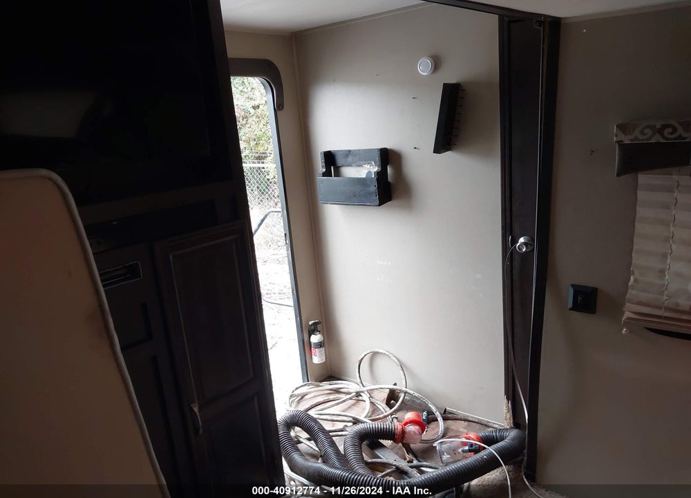 2017 PALOMINO 5TH WHEEL VIN: 4X4TPUD27HP066330
