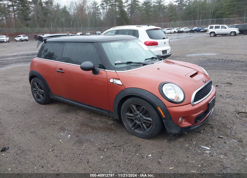 2011 MINI COOPER S VIN: WMWSV3C54BTY23922