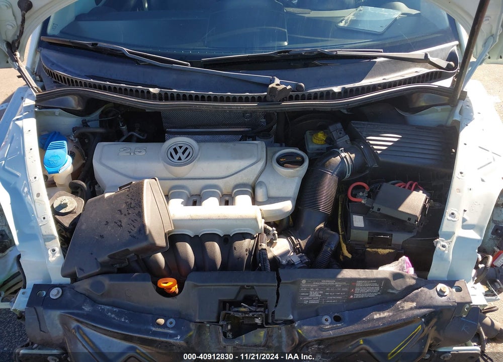 2010 VOLKSWAGEN NEW BEETLE 2.5L FINAL EDITION VIN: 3VWRW3AG7AM035570