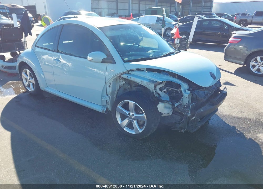 2010 VOLKSWAGEN NEW BEETLE 2.5L FINAL EDITION VIN: 3VWRW3AG7AM035570
