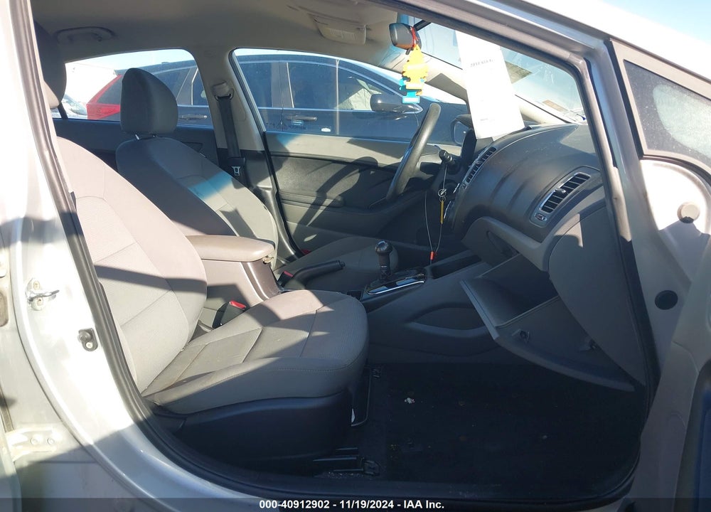 2018 KIA FORTE LX VIN: 3KPFK4A76JE225863