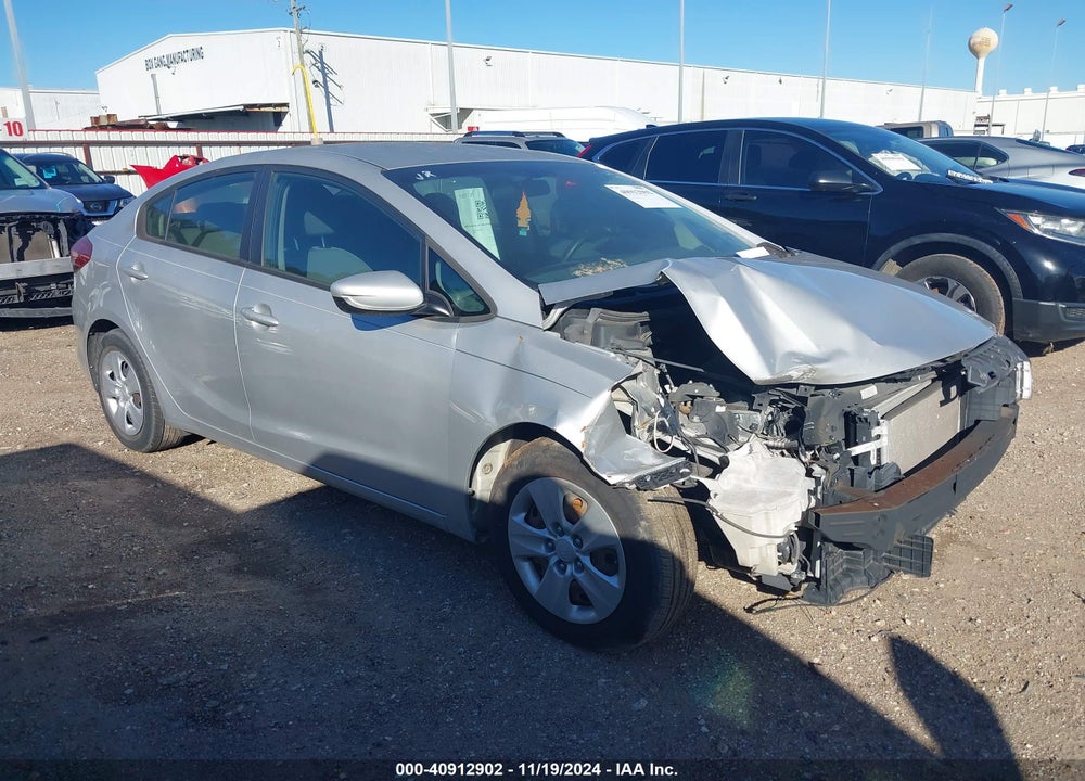 2018 KIA FORTE LX VIN: 3KPFK4A76JE225863