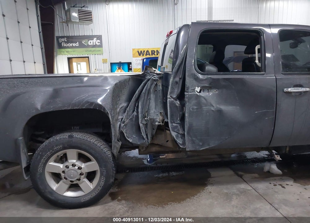 2011 GMC SIERRA 3500HD SLT VIN: 1GT424C84BF152626