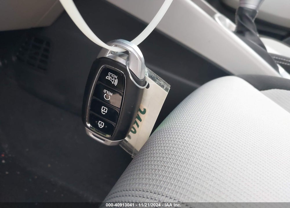 2024 HYUNDAI VENUE SEL VIN: KMHRC8A32RU322579
