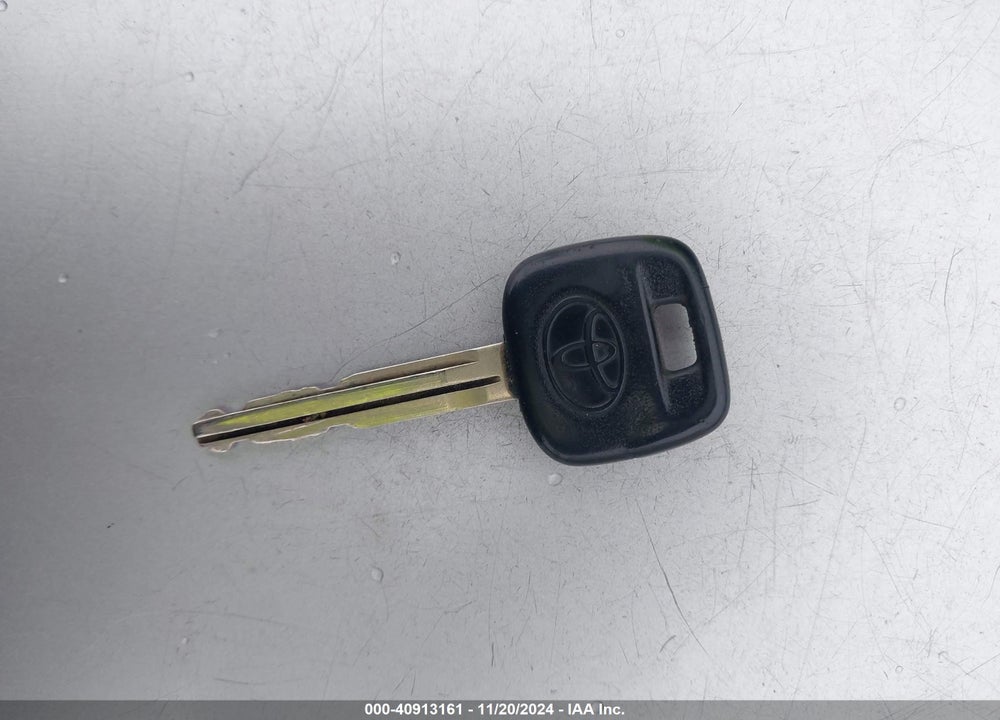 2003 TOYOTA COROLLA LE VIN: JTDBR32E530002775