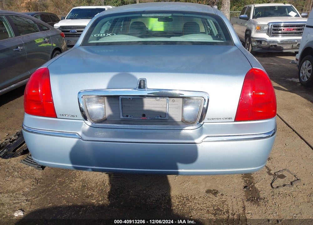 2007 LINCOLN TOWN CAR SIGNATURE VIN: 1LNHM81V47Y601581