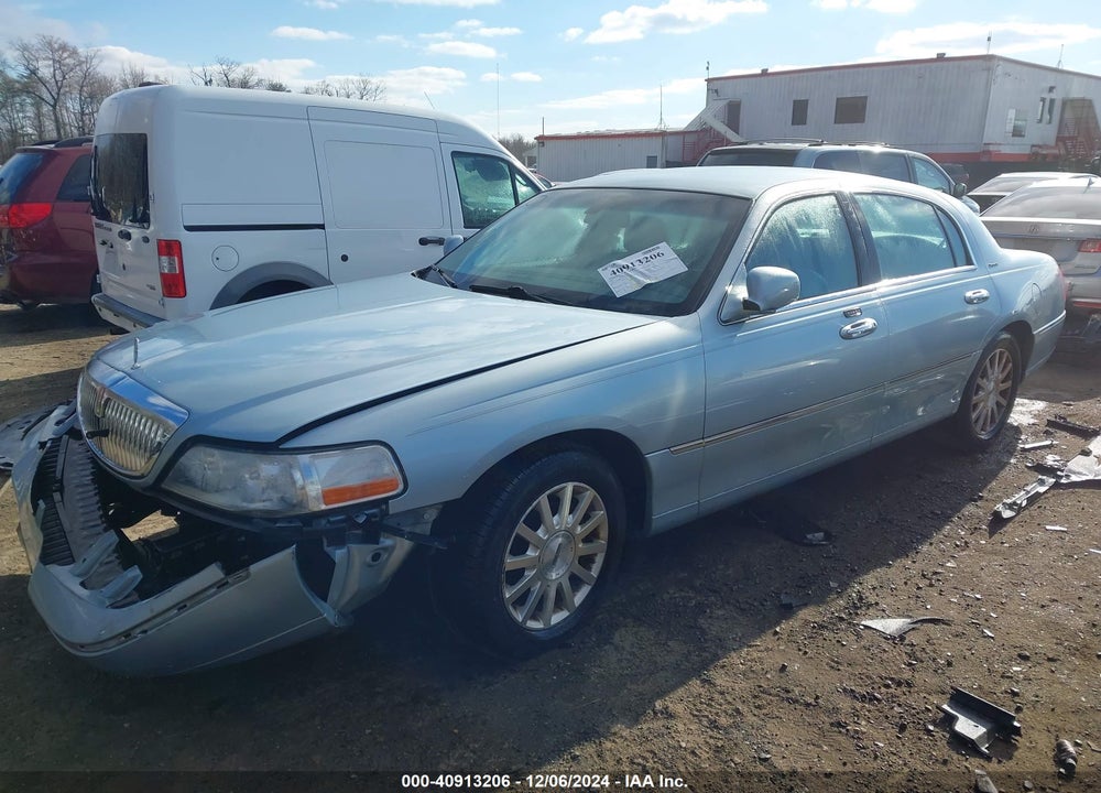 2007 LINCOLN TOWN CAR SIGNATURE VIN: 1LNHM81V47Y601581
