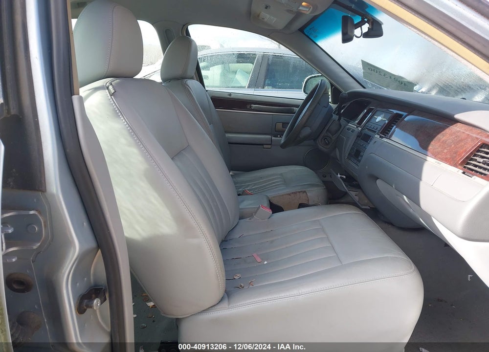 2007 LINCOLN TOWN CAR SIGNATURE VIN: 1LNHM81V47Y601581