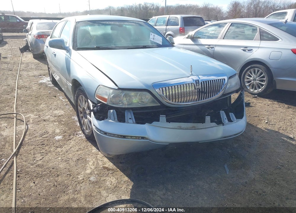 2007 LINCOLN TOWN CAR SIGNATURE VIN: 1LNHM81V47Y601581