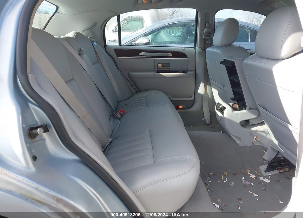 2007 LINCOLN TOWN CAR SIGNATURE VIN: 1LNHM81V47Y601581