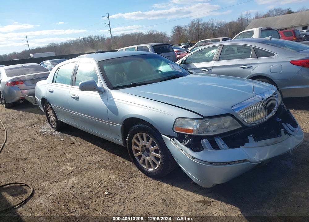 2007 LINCOLN TOWN CAR SIGNATURE VIN: 1LNHM81V47Y601581