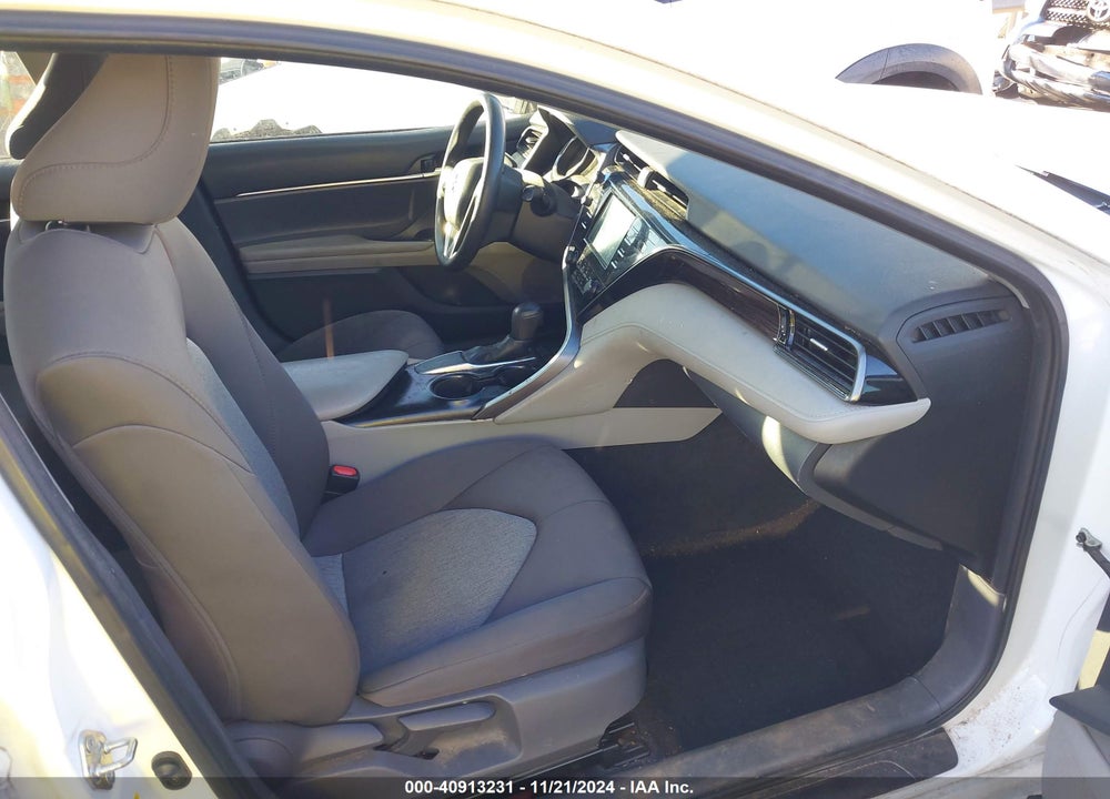 2019 TOYOTA CAMRY LE VIN: 4T1B11HK5KU758862