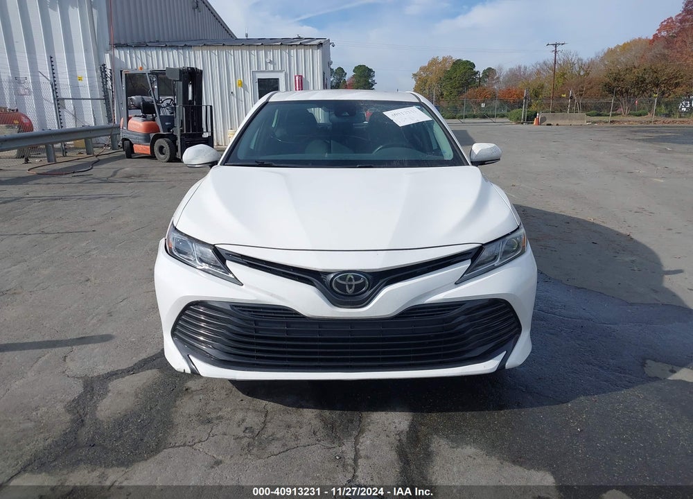2019 TOYOTA CAMRY LE VIN: 4T1B11HK5KU758862