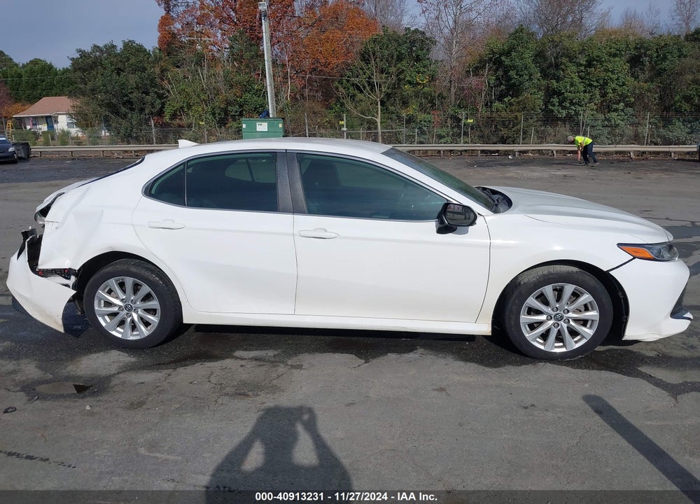2019 TOYOTA CAMRY LE VIN: 4T1B11HK5KU758862