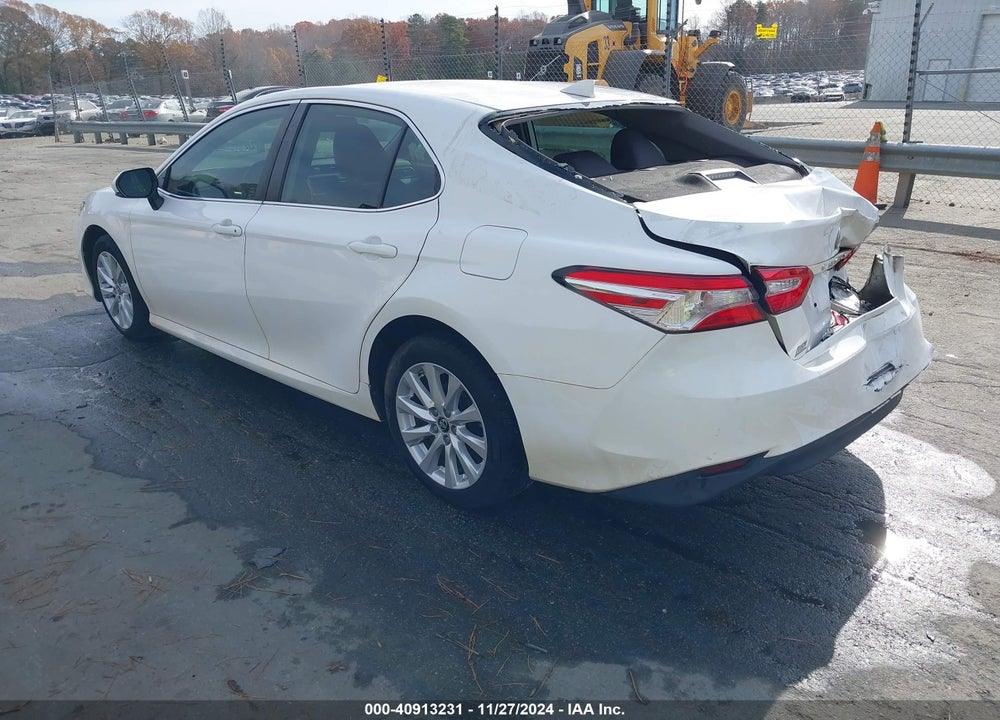 2019 TOYOTA CAMRY LE VIN: 4T1B11HK5KU758862