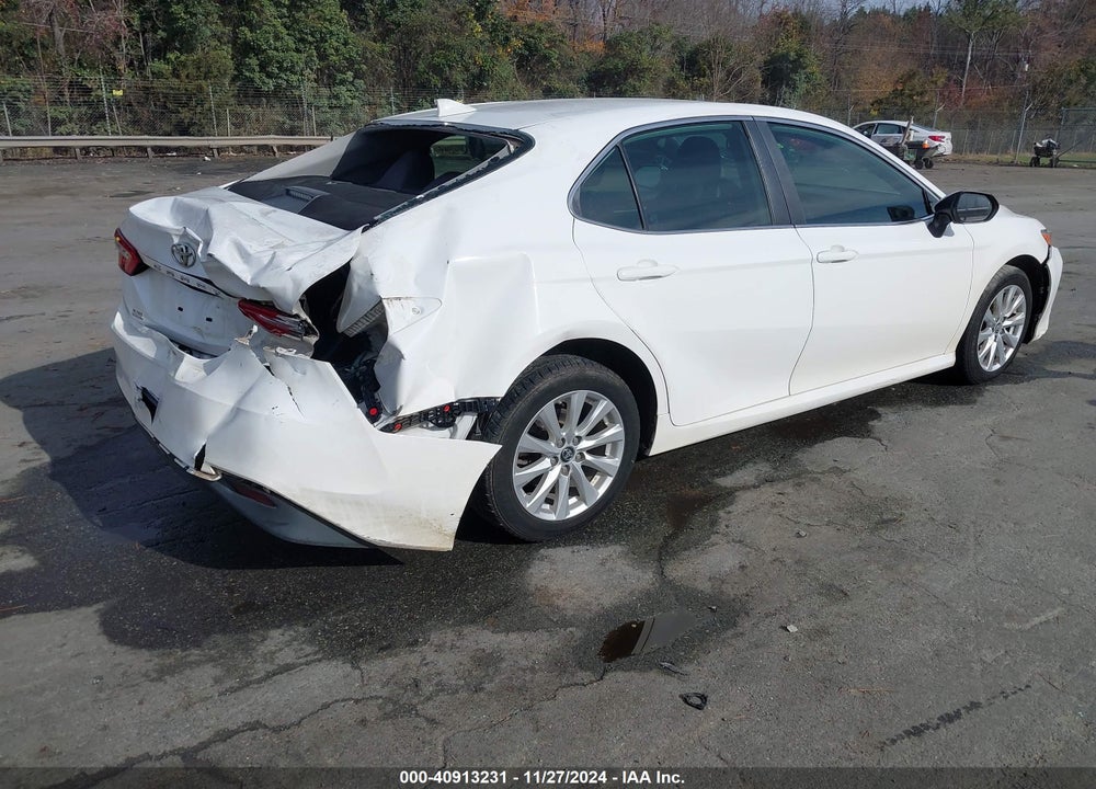 2019 TOYOTA CAMRY LE VIN: 4T1B11HK5KU758862