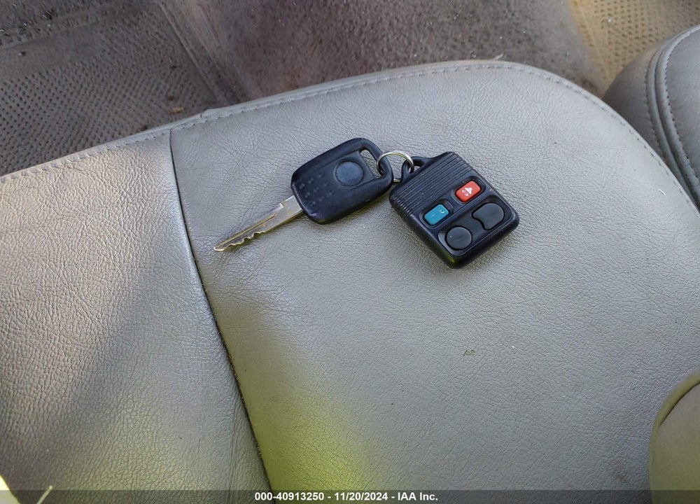 2006 MERCURY GRAND MARQUIS LS VIN: 2MEFM75V16X650427