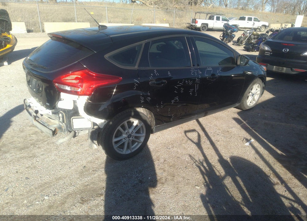 2018 FORD FOCUS SE VIN: 1FADP3K23JL262484