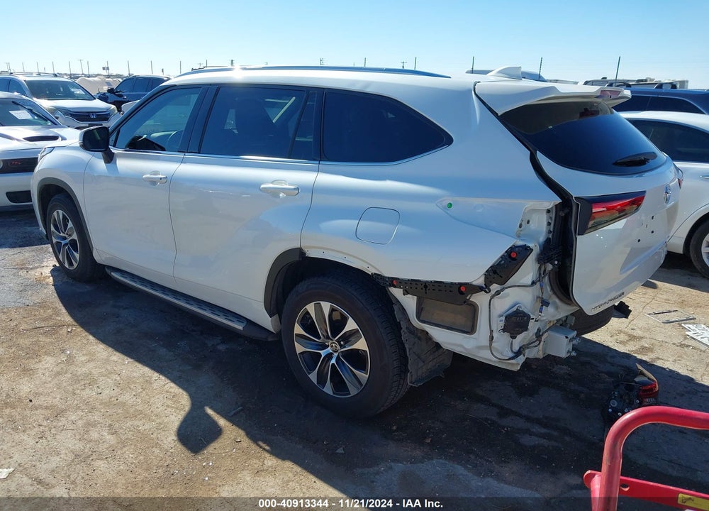 2021 TOYOTA HIGHLANDER XLE VIN: 5TDGZRAH8MS067834