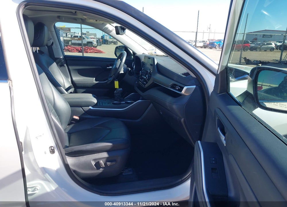 2021 TOYOTA HIGHLANDER XLE VIN: 5TDGZRAH8MS067834