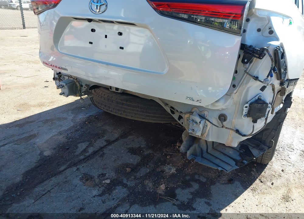 2021 TOYOTA HIGHLANDER XLE VIN: 5TDGZRAH8MS067834
