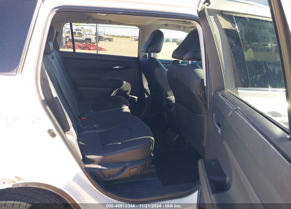2021 TOYOTA HIGHLANDER XLE VIN: 5TDGZRAH8MS067834