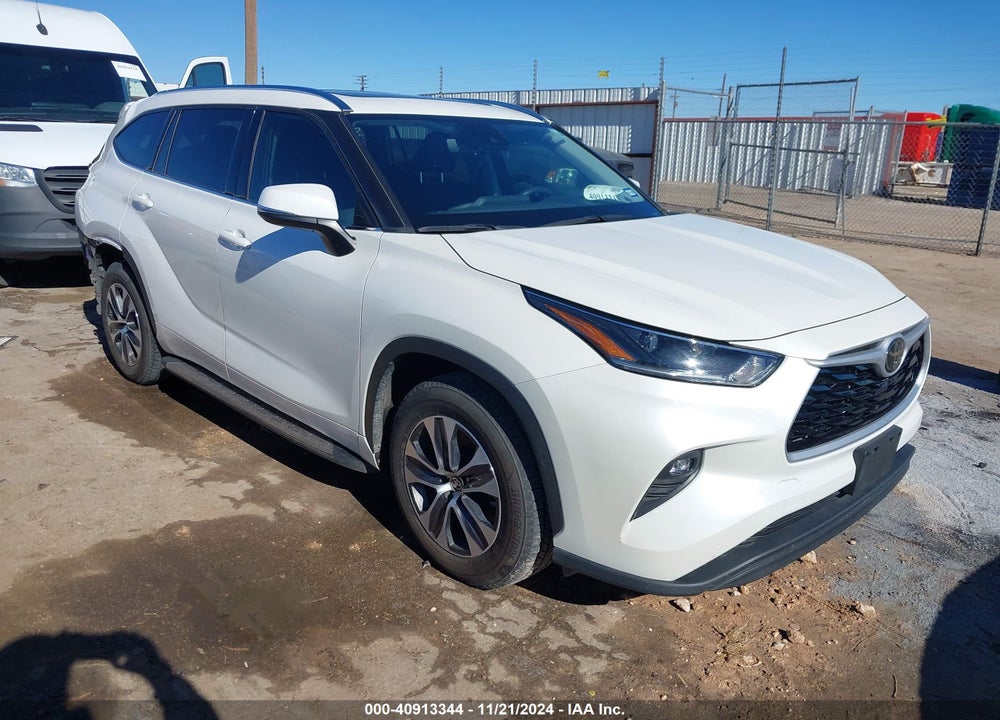 2021 TOYOTA HIGHLANDER XLE VIN: 5TDGZRAH8MS067834
