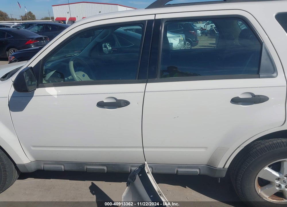 2010 FORD ESCAPE XLS VIN: 1FMCU0C70AKB34471