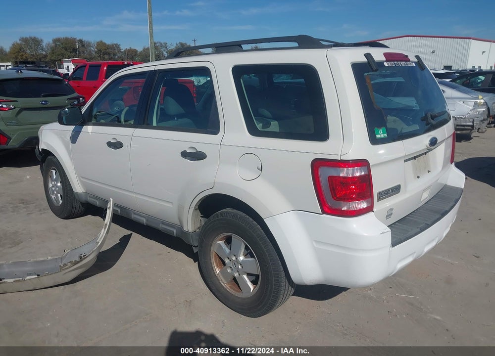 2010 FORD ESCAPE XLS VIN: 1FMCU0C70AKB34471
