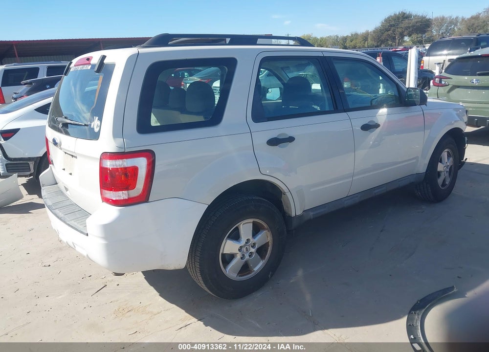 2010 FORD ESCAPE XLS VIN: 1FMCU0C70AKB34471