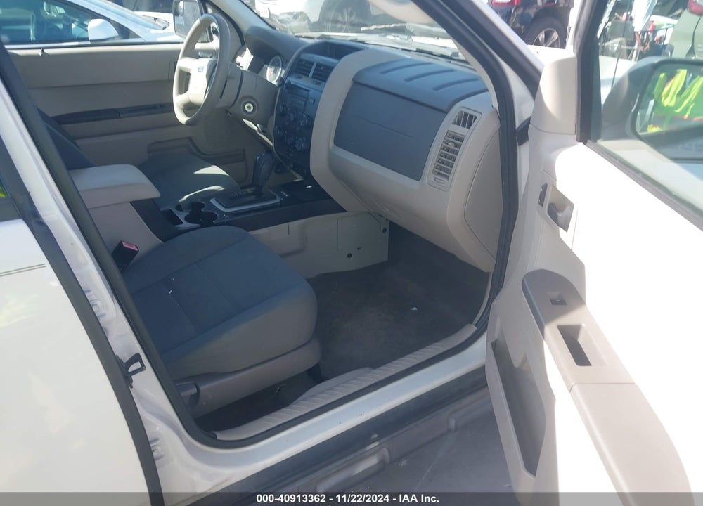 2010 FORD ESCAPE XLS VIN: 1FMCU0C70AKB34471