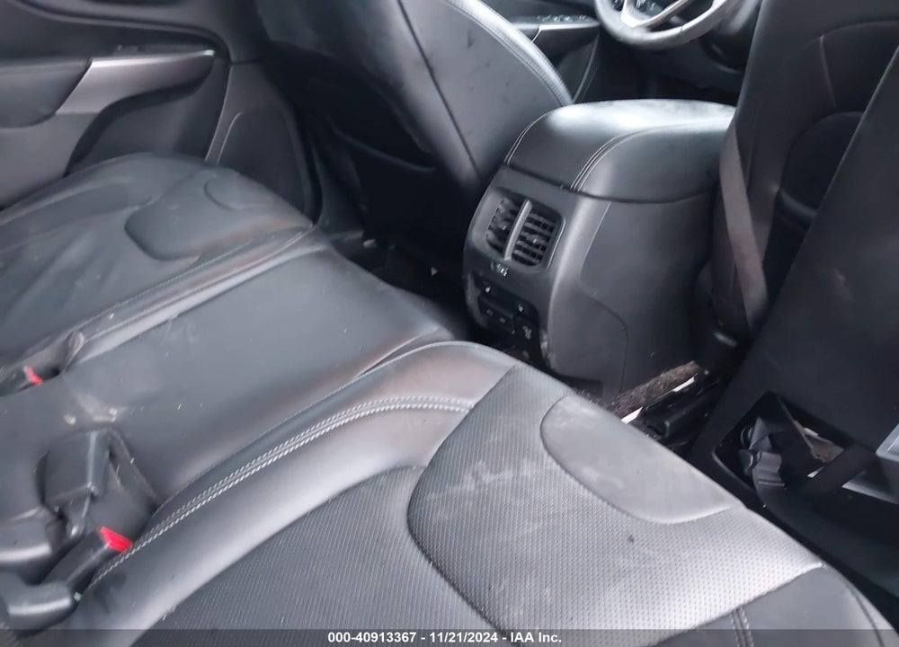 2019 JEEP CHEROKEE OVERLAND 4X4 VIN: 1C4PJMJX4KD211258