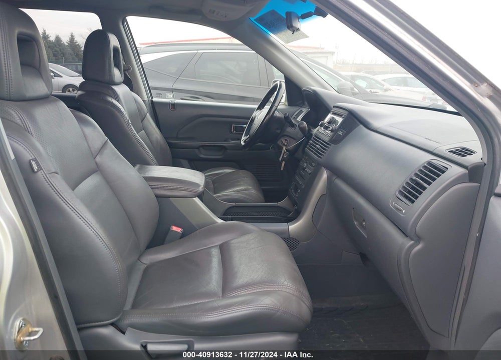 2005 HONDA PILOT EX-L VIN: 5FNYF18565B034881