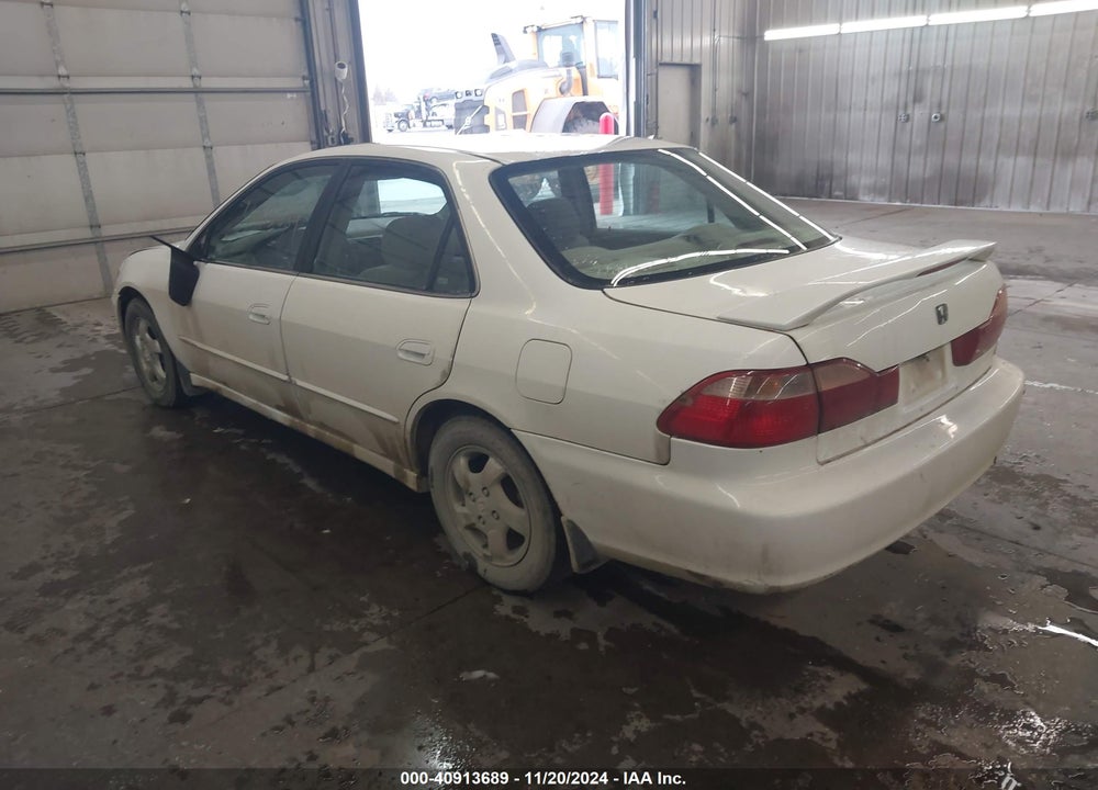 1998 HONDA ACCORD EX VIN: 1HGCG5658WA184116