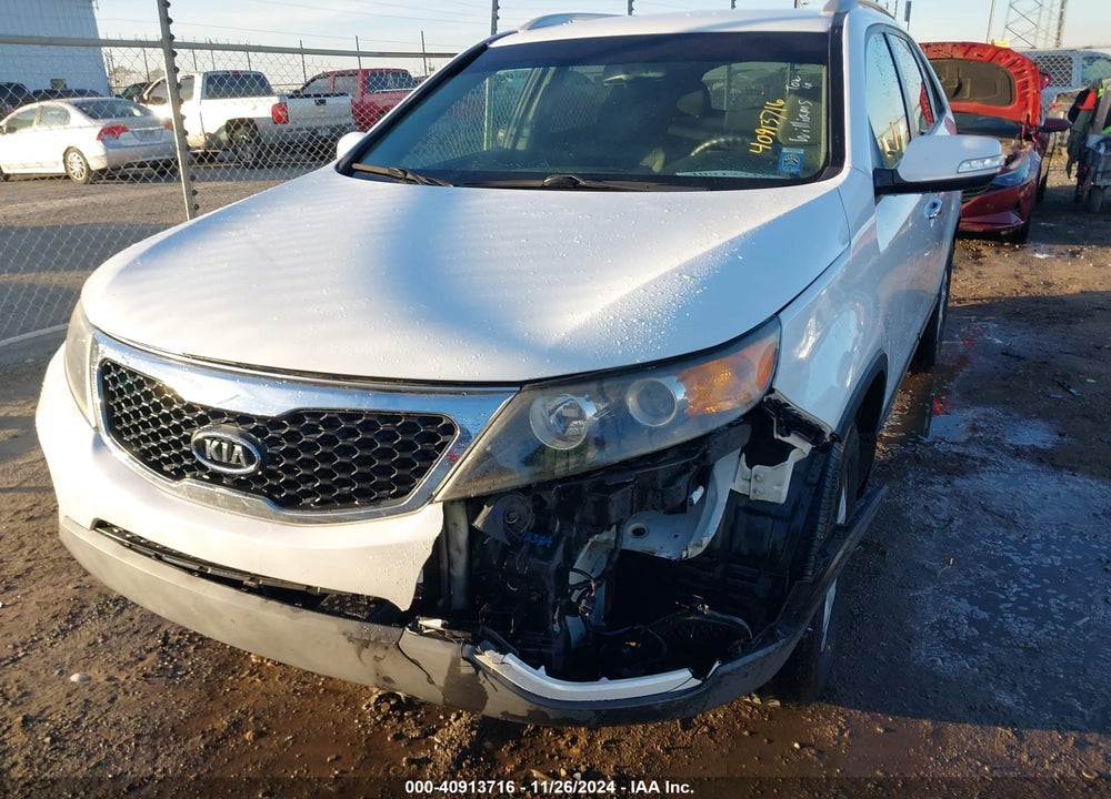 2013 KIA SORENTO LX VIN: 5XYKT3A61DG382608
