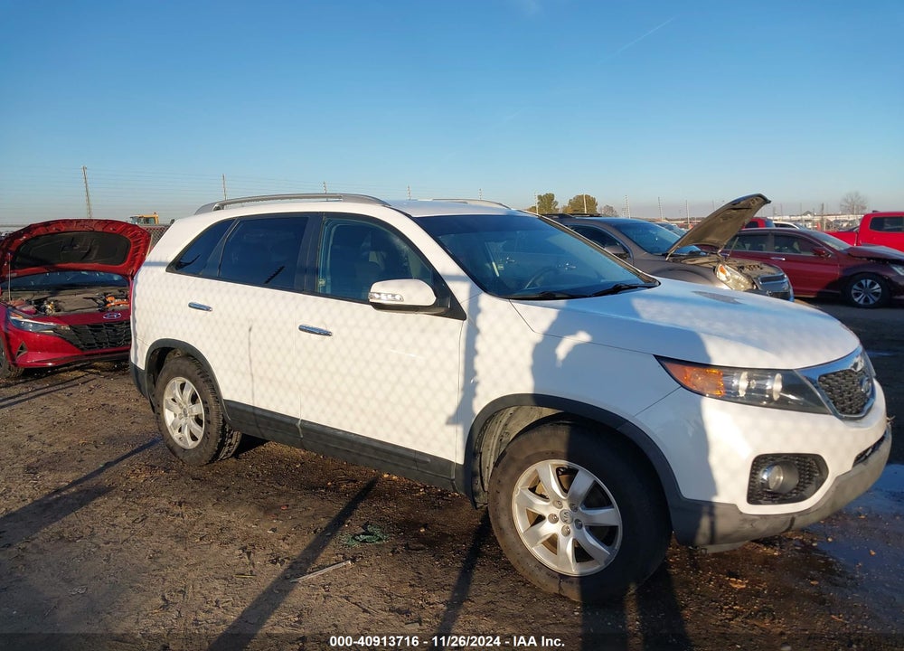 2013 KIA SORENTO LX VIN: 5XYKT3A61DG382608